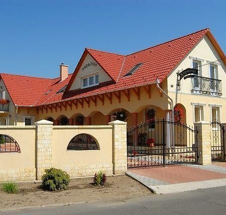 Harmonia Panzio Hotel Sárospatak Eksteriør billede